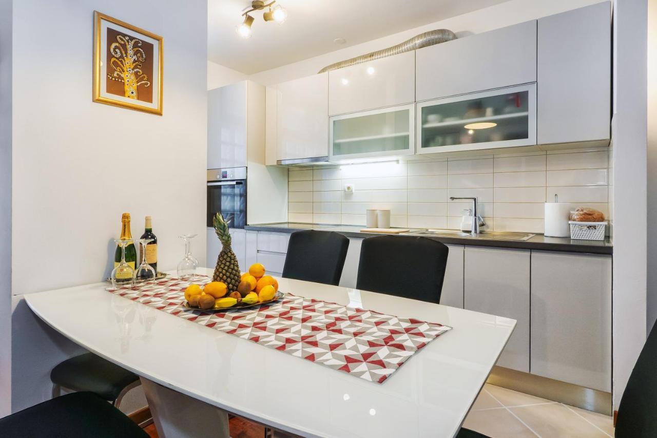 스플리트 Airy 2-Br Apt W/ Open Layout & Modern Design 아파트 외부 사진